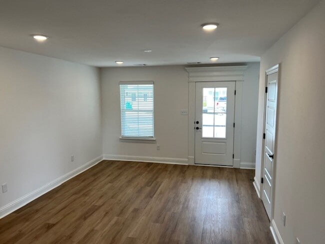 Foto del edificio - Brand new rental