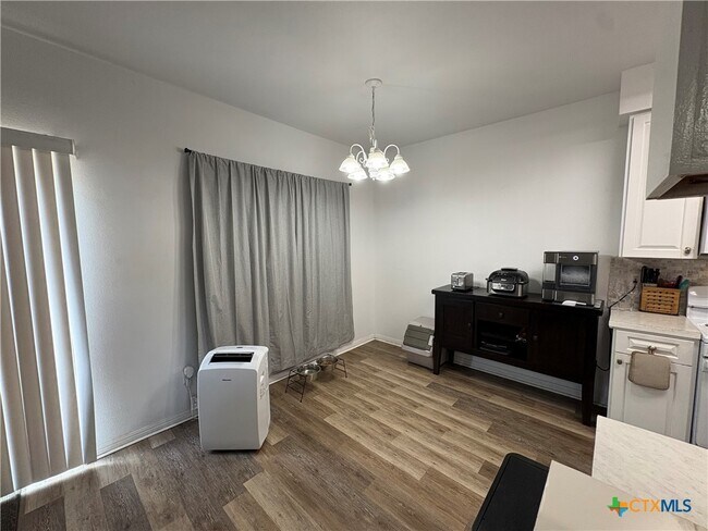 Foto del edificio - 1500 N Claremont Cir