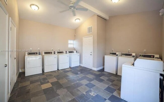 Foto del edificio - 1752 NW 1st St