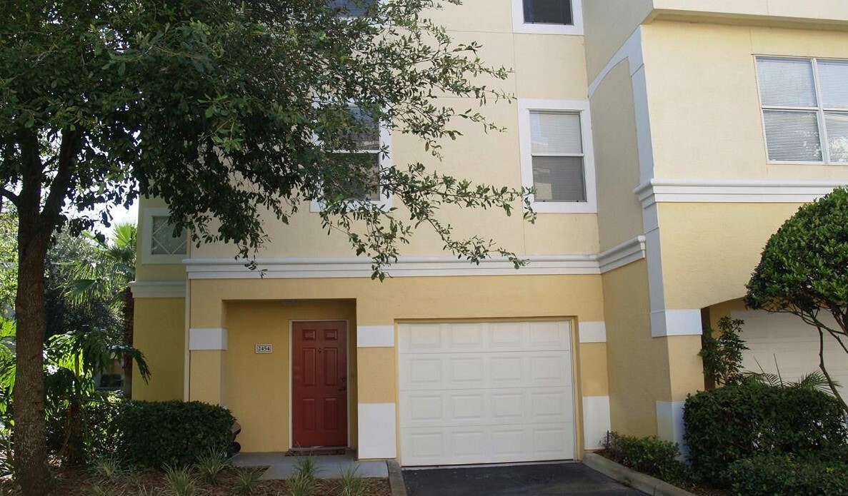 Primary Photo - Beautifully Upgraded 4BR/2BA Visconti Town...