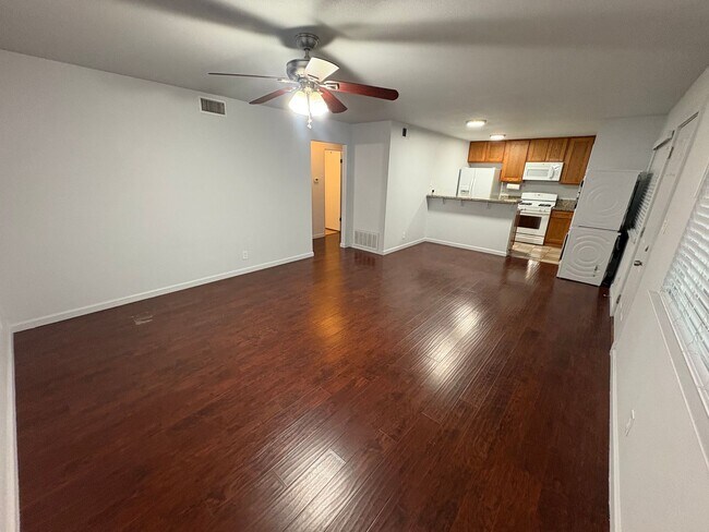 Building Photo - Charming 2 Bed 1 Bath Unit in Sacramento