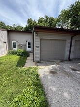 Building Photo - 729 Westridge Rd