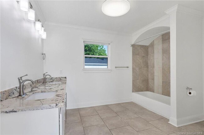 Building Photo - Beautifully Updated 4B/2B Home in Sulphur