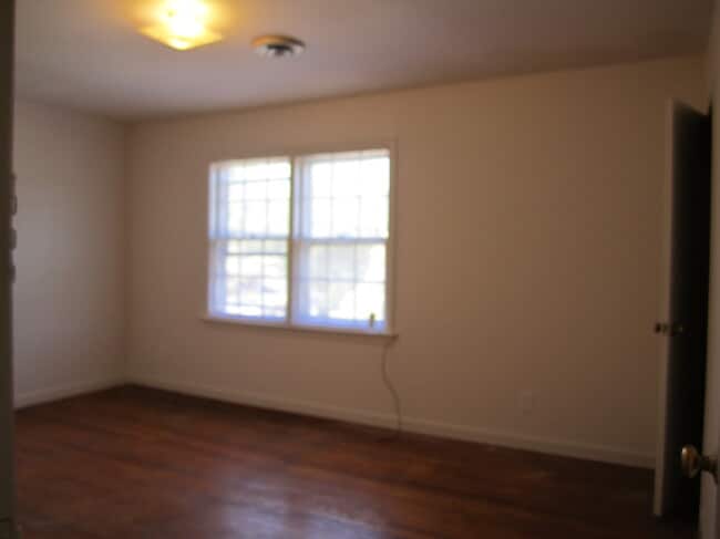 Building Photo - 610 Park Ave