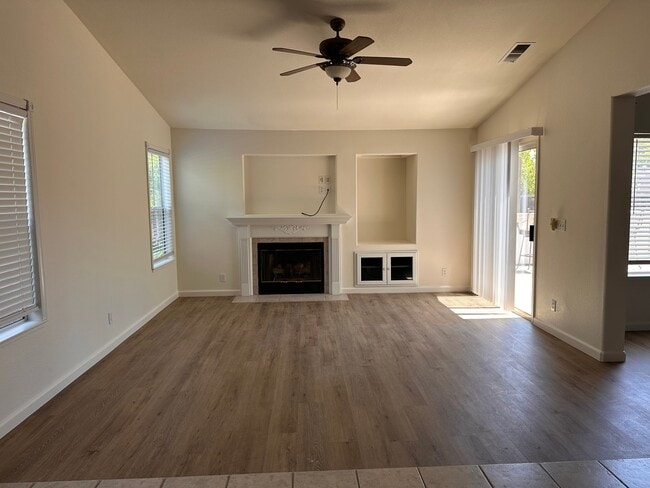 Building Photo - 6360 Raspberry Ct