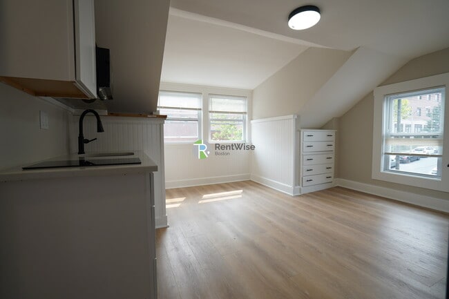 Building Photo - 142 Dorchester St