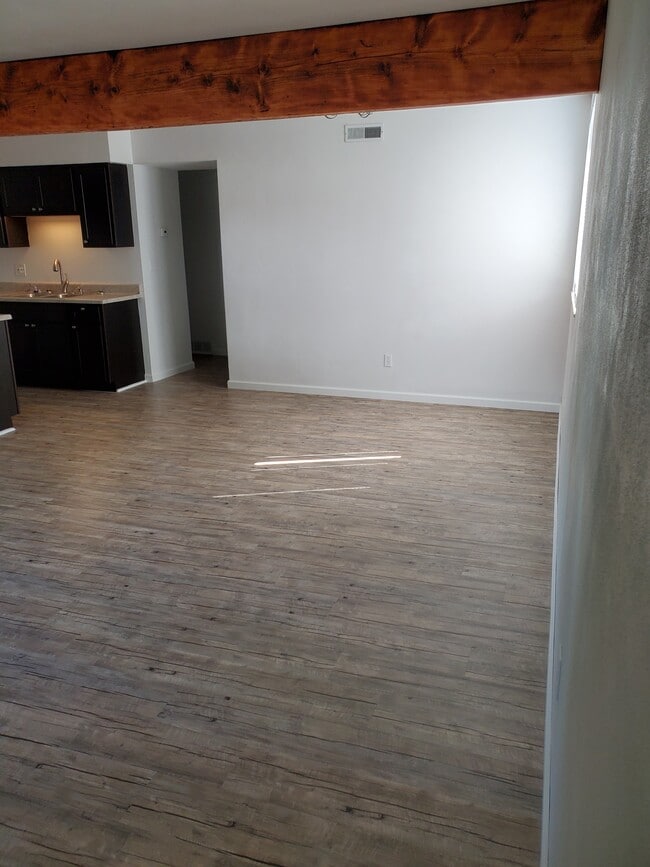 Building Photo - 222 E Garfield St