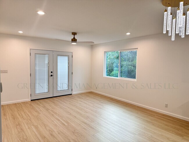 Foto del edificio - Brand New Home in Tiki Gardens