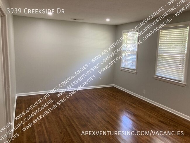 Building Photo - 3939 Creekside Dr