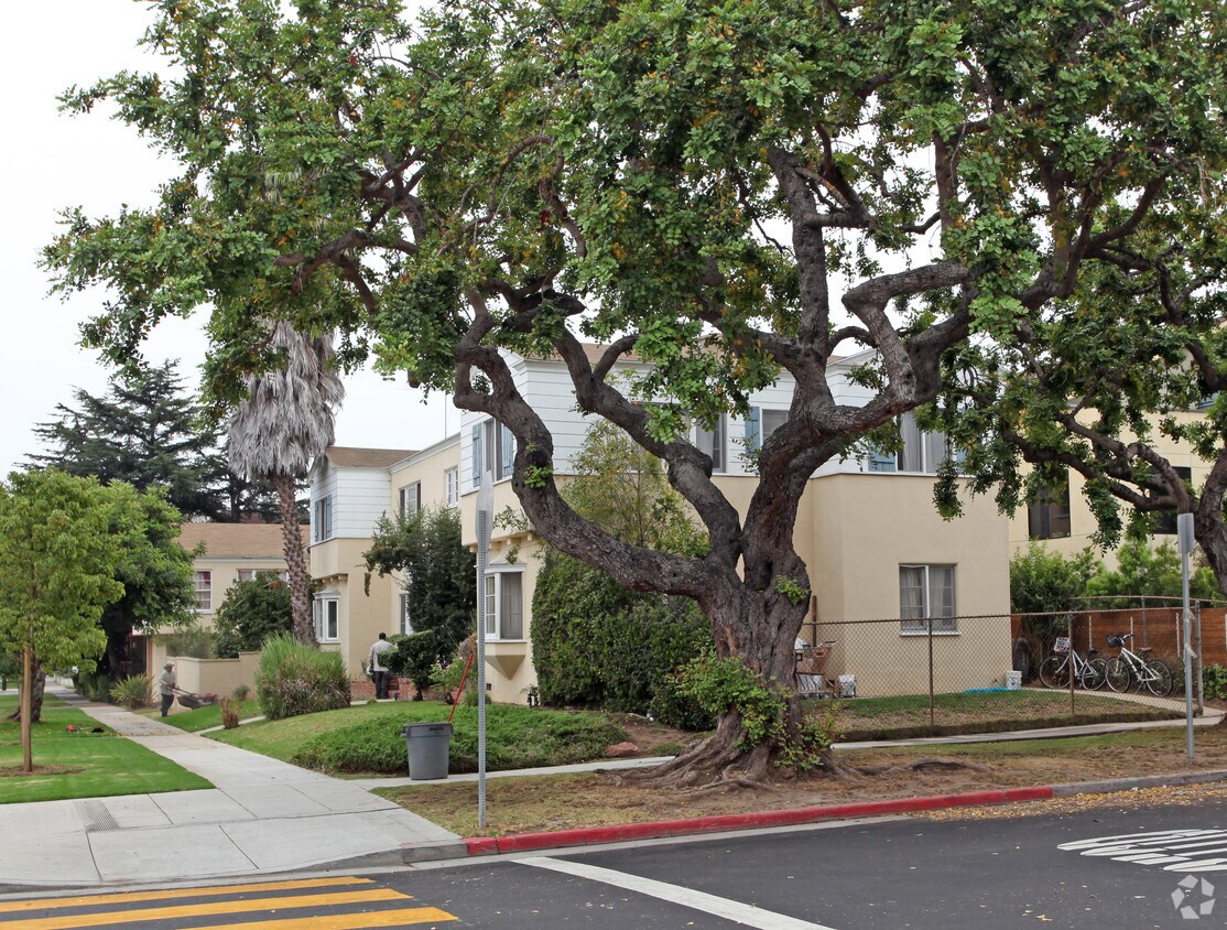 Primary Photo - 1421-1423 Washington Ave