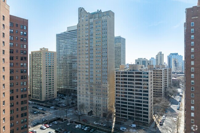 Foto del edificio - Kenwood Condo