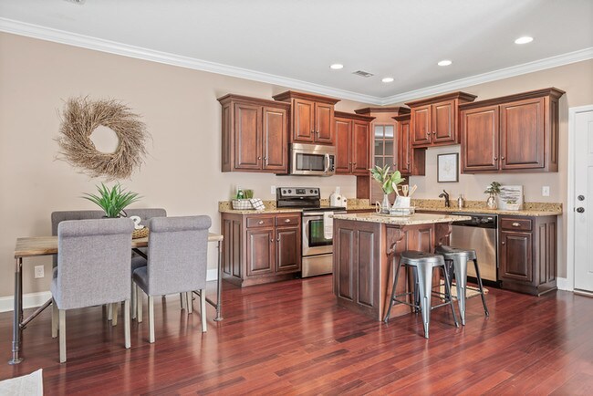 Building Photo - 3 bed 2.5 bath Townhome Addison @ Belle Vista
