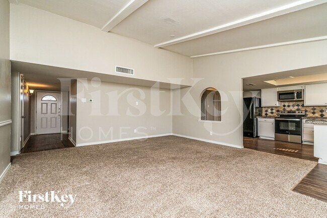 Foto del edificio - 4913 Alta Oaks Ln