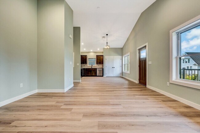 Foto del edificio - 708 Harrison Ave