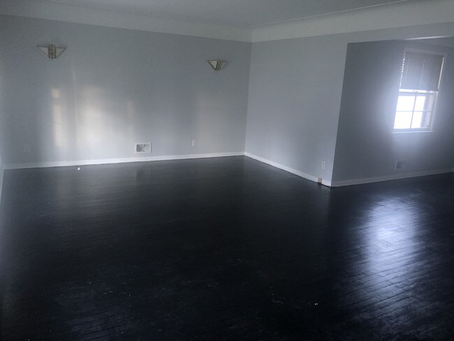 Foto del edificio - 14531 Cedar Rd