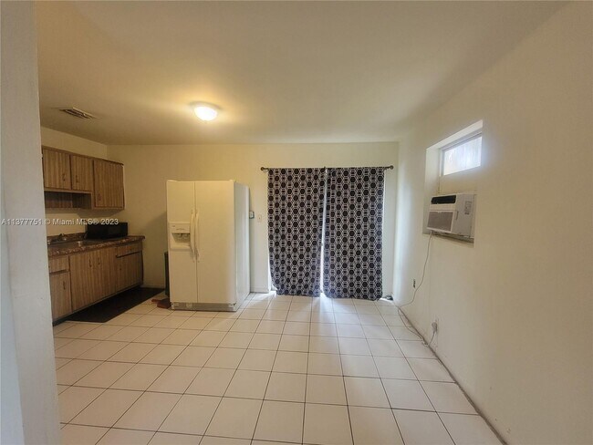 Foto del edificio - 1031 NW 23rd Ave