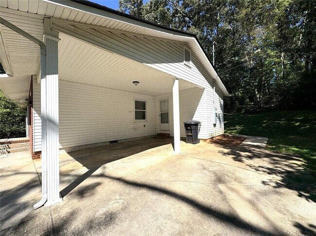 Building Photo - 122 Kenimer Cir