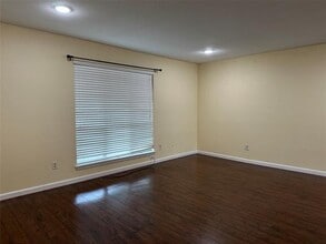 Building Photo - 10580 High Hollows Dr