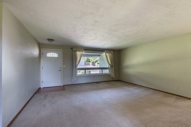 Building Photo - 3220 Park Dr
