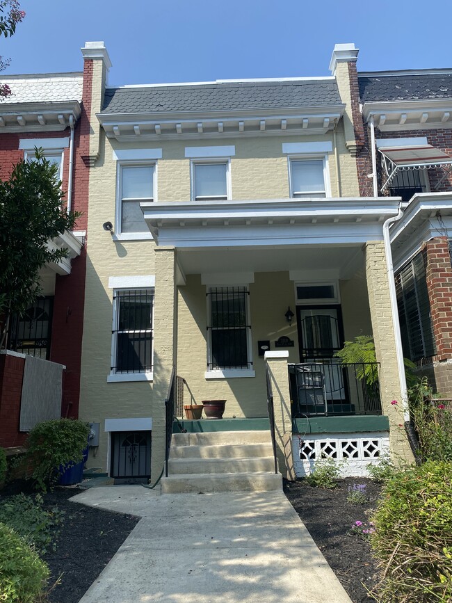 Building Photo - 3308 Park Pl NW
