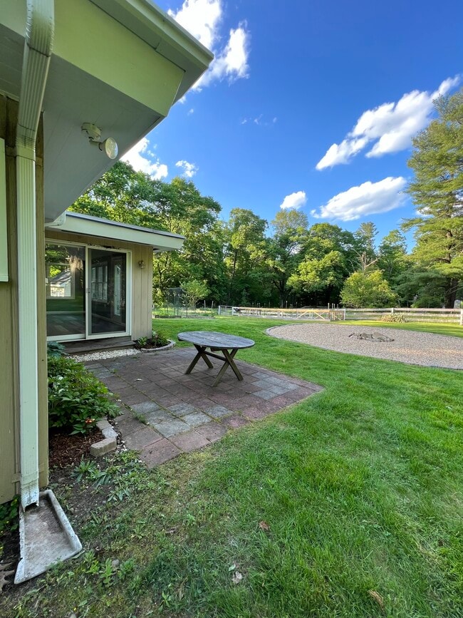 Building Photo - 172 Brigham Hill Rd