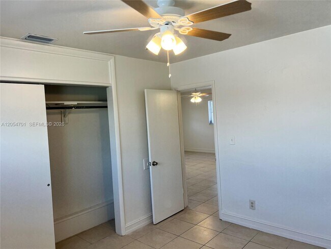 Foto del edificio - 2910 NW 92nd St