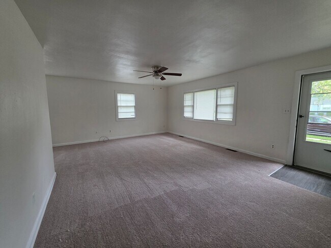 Building Photo - 9 Ambrose Ln