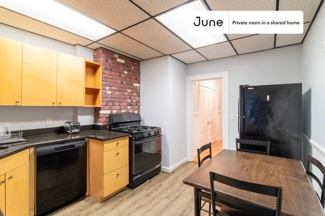 Building Photo - Room in Shared 3 bed/1 bath home