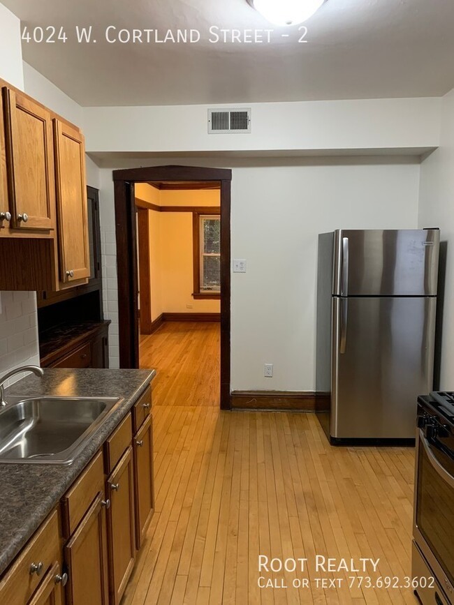 Building Photo - Hermosa Top Floor 1 Bed / 1 Bath Apartment...
