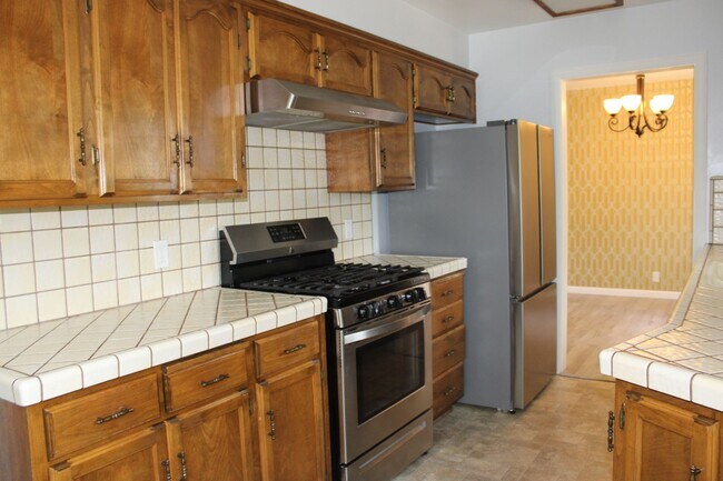 Building Photo - 1351 Diamond Ave