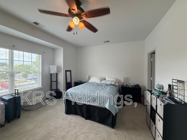 Foto del edificio - 1517 Rollesby Way