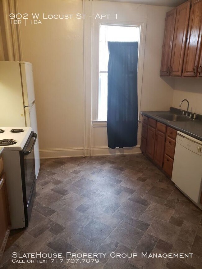 Building Photo - Spacious 1 Bedroom first floor apartment