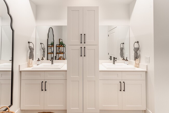 Building Photo - Pointe Grand Brick City