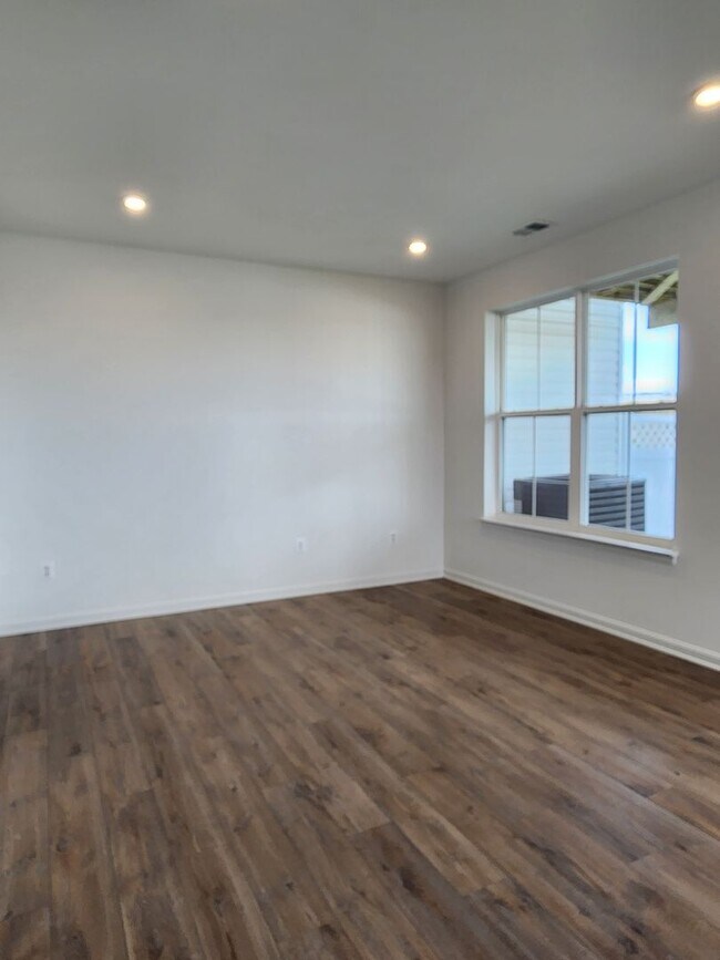 Foto del edificio - New Construction Townhome in Middletown