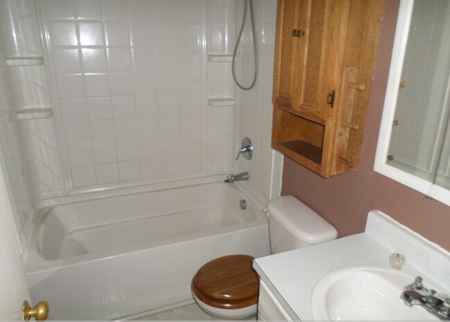 Foto del edificio - 7502 Elnora Ave