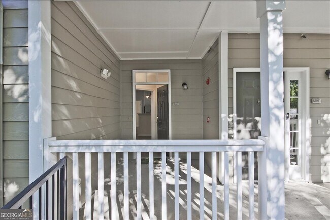 Foto del edificio - 8102 Woodland Ln