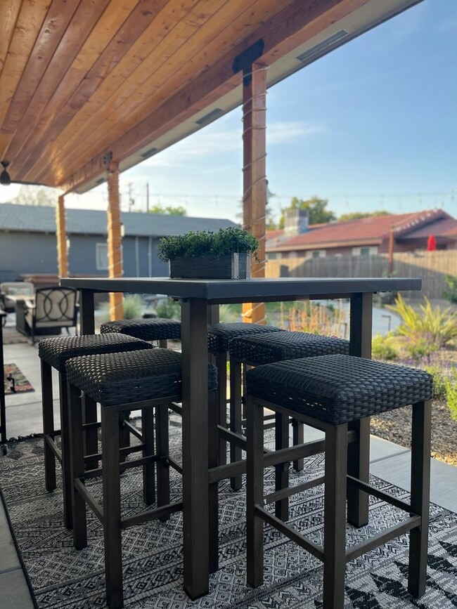 Building Photo - Karin's Kottage-New 2 Bedroom/2 Bath Furnished or Unfurnished Oasis for Lease