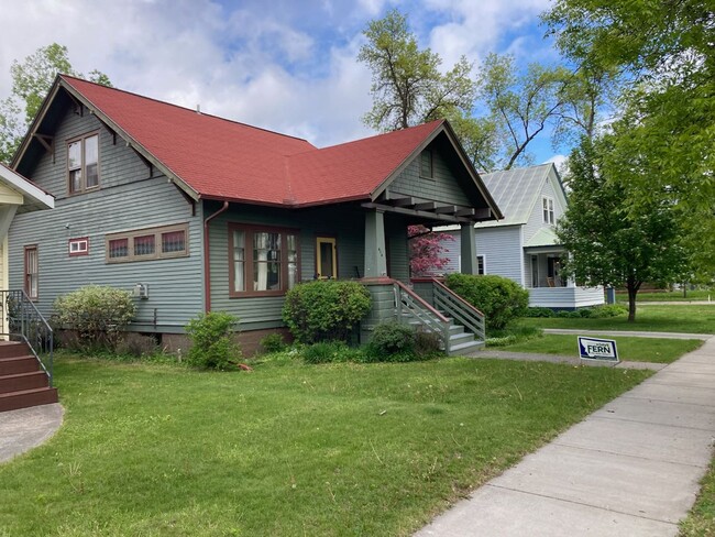 Building Photo - 414 Columbia Ave