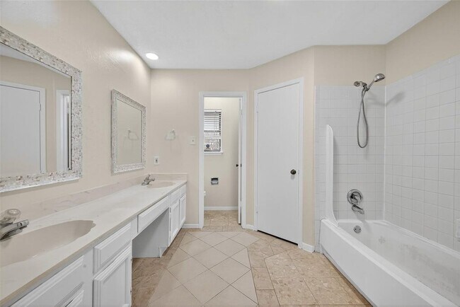 Foto del edificio - 6415 Grandvale Dr