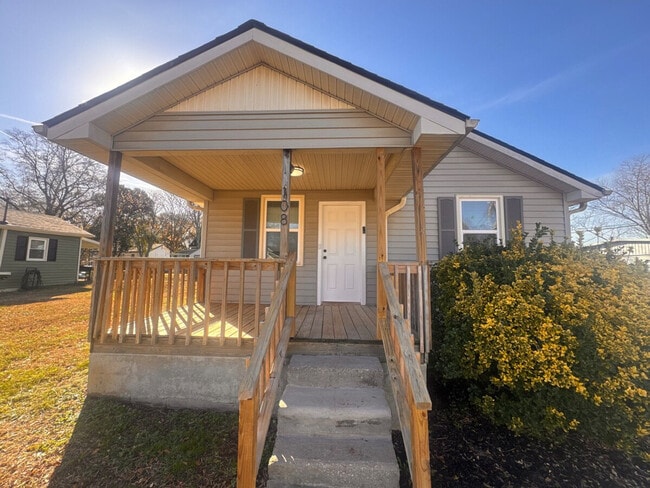 Building Photo - 104 Cannon Ave