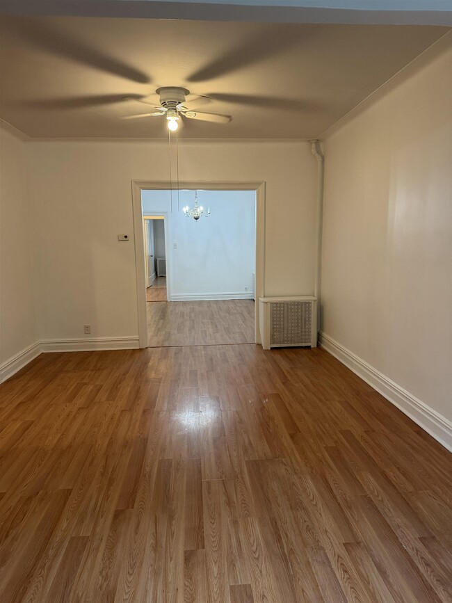 Foto del edificio - 187 W 48th St