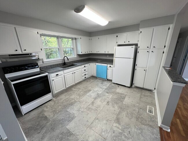 Foto del edificio - 234 Broadview Dr