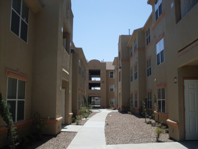 Foto del edificio - Desert Villas- Income Restricted