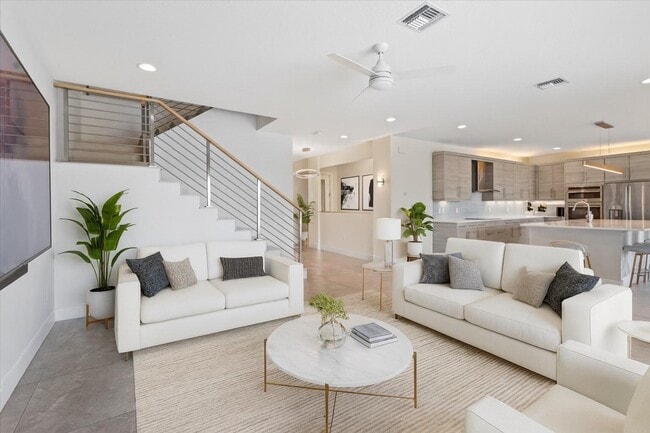 Foto del edificio - 15377 Green River Ct