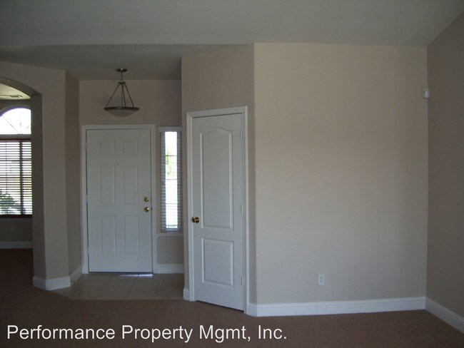 Building Photo - 2465 S Lind Ave