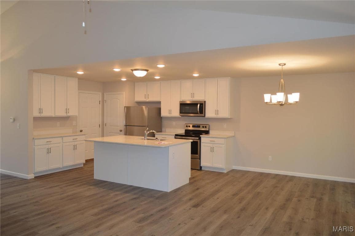 Building Photo - 4612 Siesta Dr