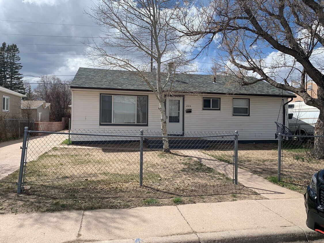Foto principal - Great 3 Bedroom Home