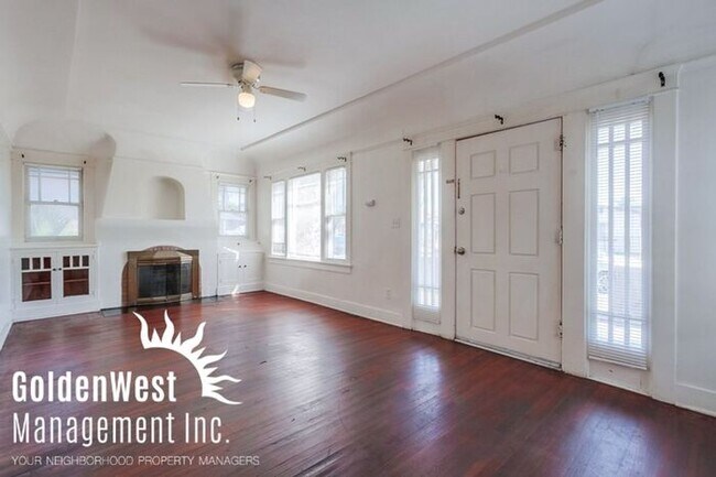 Building Photo - Charming 3Bdm 2Ba Home in the Normal Heigh...