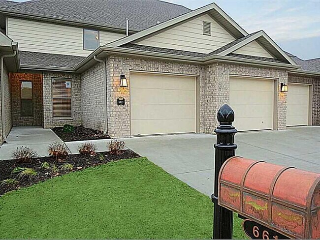 Foto del edificio - 6615 W Valley View Rd