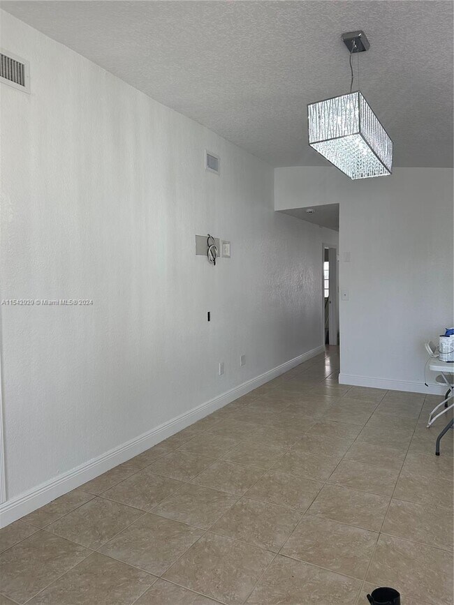Building Photo - 6500 W 25th Ln